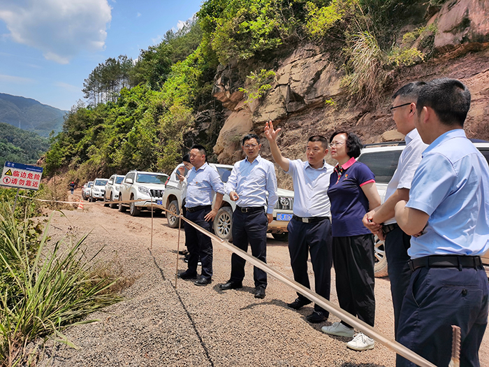 四川省國(guó)資委黨委委員、副主任游代麗到鎮(zhèn)廣高速王通段A1合同段調(diào)研工作