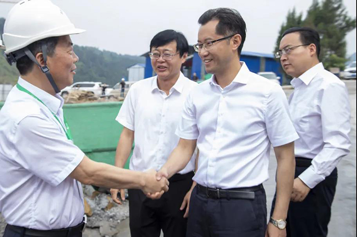 巴中市委副書記、市政府副市長(zhǎng)、代市長(zhǎng)高鵬凌到漢巴南鐵路6標(biāo)調(diào)研