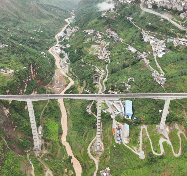 3-金陽(yáng)河三峽連心橋全長(zhǎng)757.7米，...
